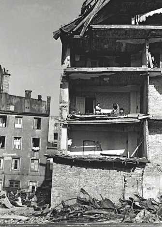 Zerstörtes Wohnhaus, München 1946