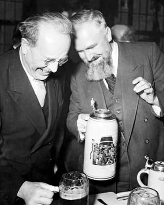 Wilhelm Hoegner (SPD) und Alois Hundhammer (CSU), um 1950