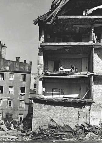 Zerstörtes Wohnhaus, München 1946