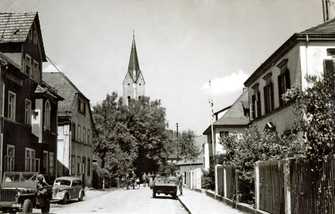 Dienststelle der amerikanischen Militärregierung im heutigen Bürgerhaus in Ebermannstadt (rechts), um 1946